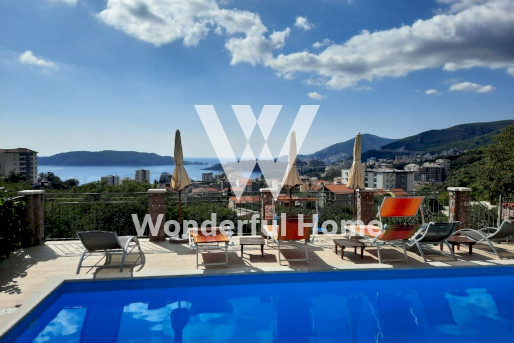 Студии в Бечичи  с открытым бассейном