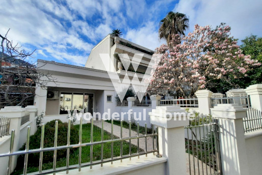 House with 2 bedrooms in the center of Budva. Annual rent.