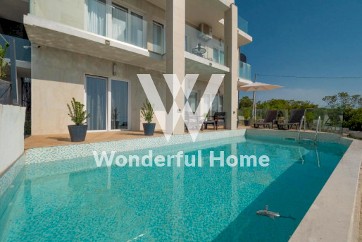 Villa de nueva construcción y estilo moderno en alquiler